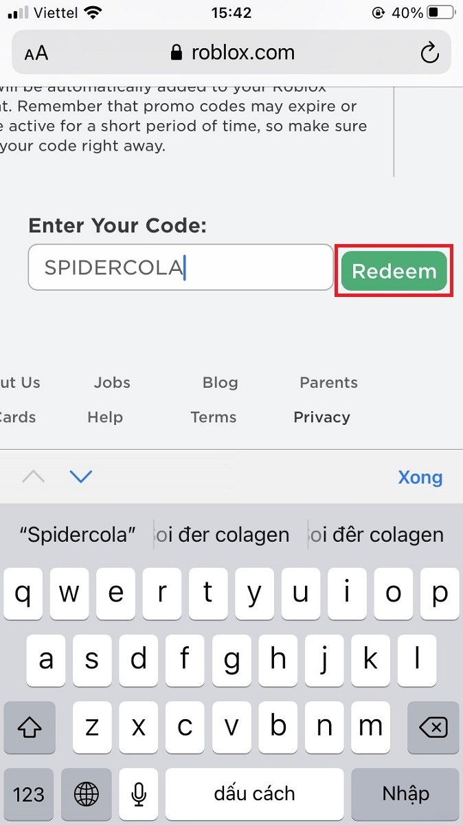 Nhập mã code Roblox vào ô Enter Your Code sau đó bấm nút Đổi quà Redeem
